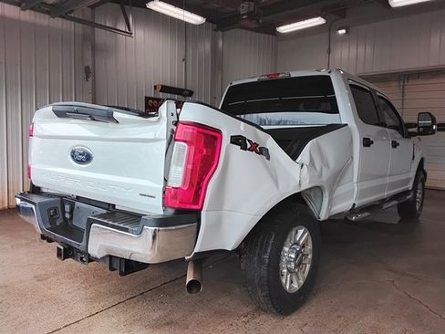 Used 2018 Ford F250 XLT AWD/4WD image 3