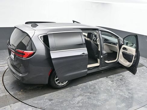Used 2023 Chrysler Pacifica Touring-L image 63