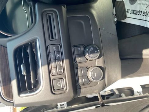 Used 2022 Chevrolet Tahoe Z71 w/ Luxury Package AWD/4WD image 20