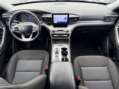 Used 2024 Ford Explorer XLT image 14