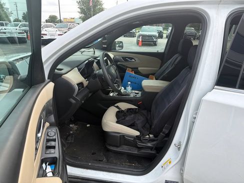 Used 2023 Chevrolet Traverse LS FWD image 6
