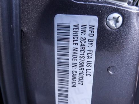 Used 2022 Chrysler Pacifica Limited w/ Uconnect Theater Family Group image 34