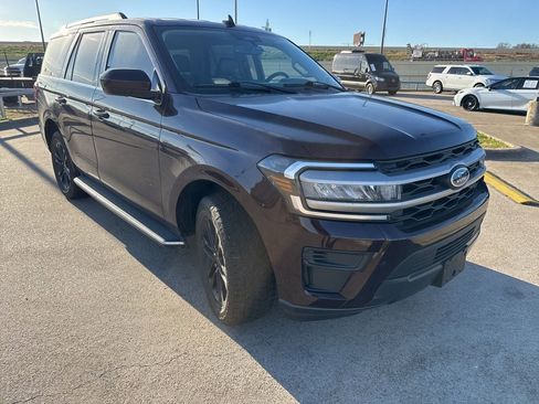 Used 2023 Ford Expedition XLT image 17