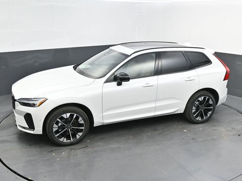 New 2026 Volvo XC60 B5 Plus w/ Protection Package Premier image 33
