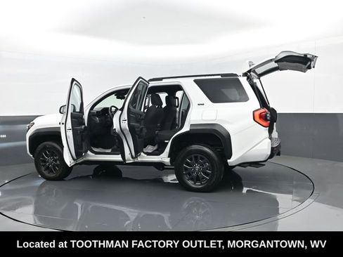 Used 2025 Toyota 4Runner SR5 image 30