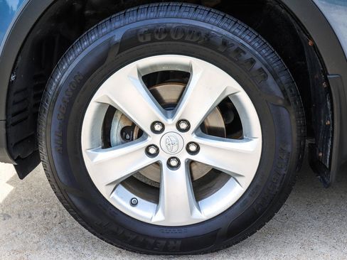Used 2014 Toyota RAV4 XLE w/ Preferred Accessory Package AWD/4WD image 19