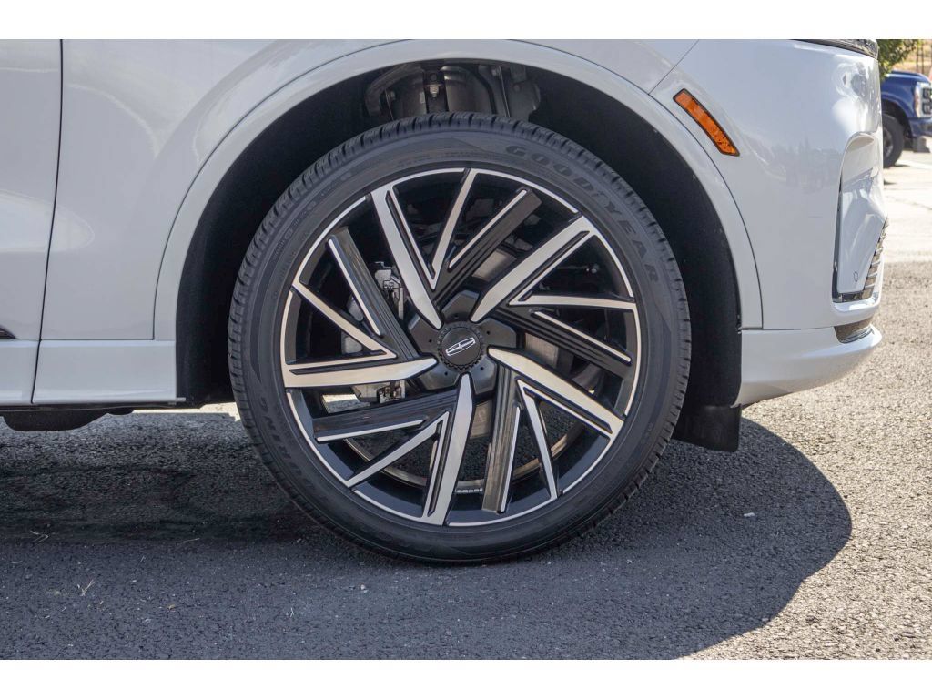 Used 2025 Lincoln Aviator Black Label w/ Jet Appearance Package AWD/4WD image 9
