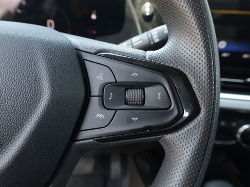 Used 2025 Chevrolet Trax LT image 19