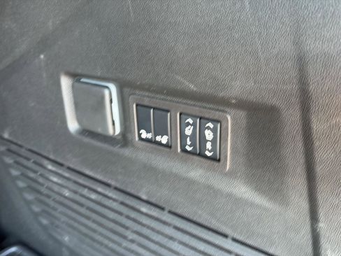 Used 2024 Chevrolet Tahoe Premier w/ Premium Package image 8