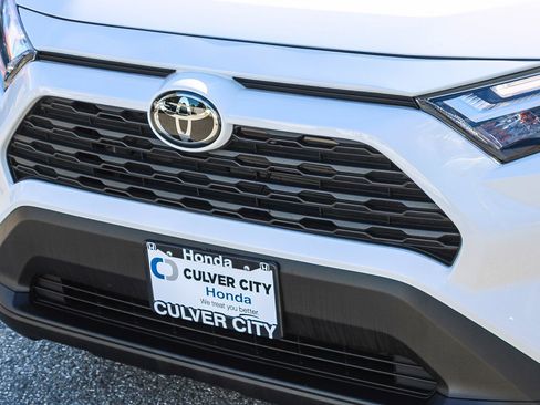 Used 2025 Toyota RAV4 XLE image 6