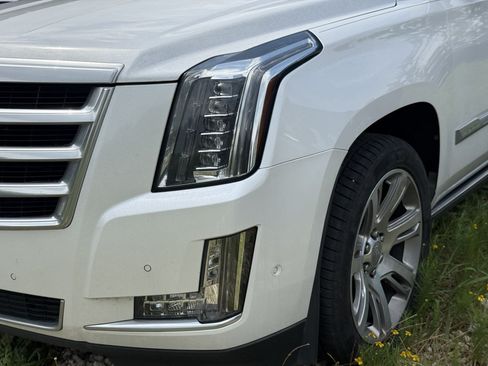 Used 2019 Cadillac Escalade Premium Luxury AWD/4WD image 5