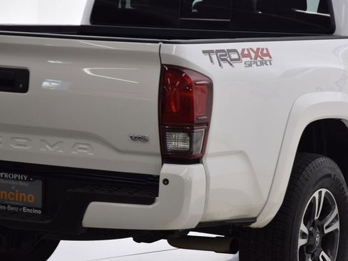 Used 2019 Toyota Tacoma TRD Sport w/ Technology Package AWD/4WD image 5