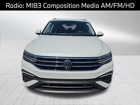 Used 2023 Volkswagen Tiguan SE FWD image 3