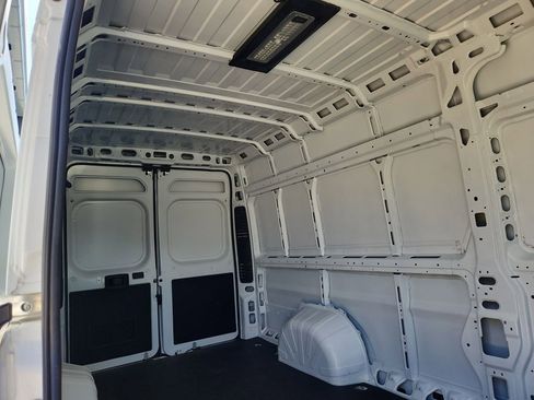 New 2025 RAM ProMaster 3500 w/ Convenience Group FWD image 9