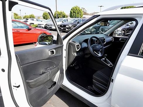 Certified 2026 Hyundai Venue SEL FWD image 35