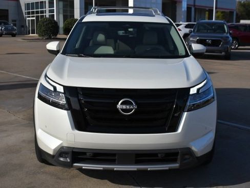 Used 2024 Nissan Pathfinder SL w/ SL Premium Package image 8