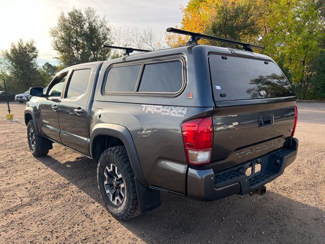 Used 2017 Toyota Tacoma TRD Pro AWD/4WD image 3