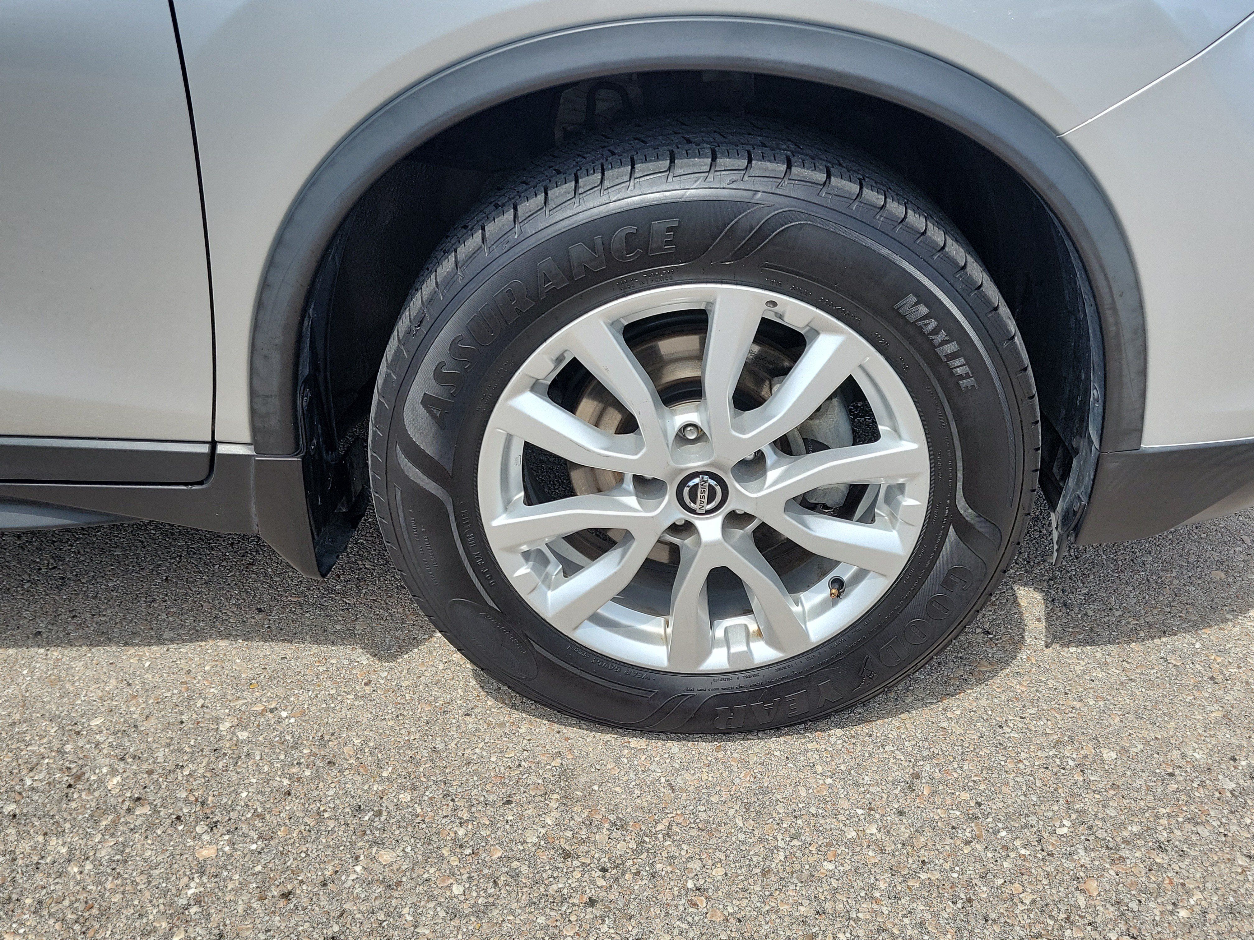 Used 2018 Nissan Rogue SV AWD/4WD image 13