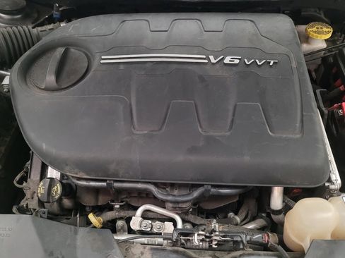 Used 2019 Jeep Cherokee Latitude Plus w/ Comfort/Convenience Group image 30