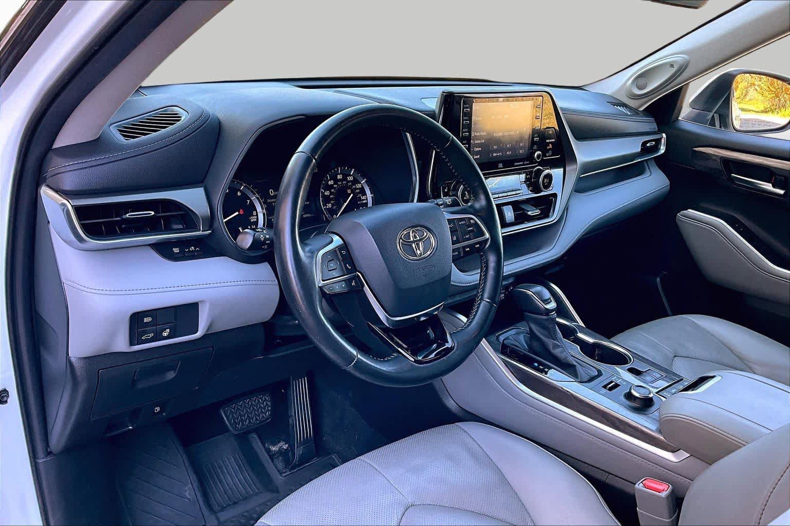 Used 2020 Toyota Highlander Limited AWD/4WD image 18