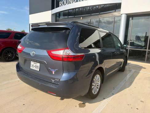 Used 2015 Toyota Sienna XLE w/ XLE Navigation Package FWD image 6