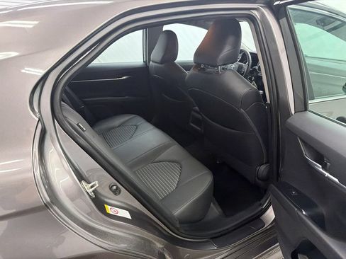 Used 2018 Toyota Camry SE FWD image 16