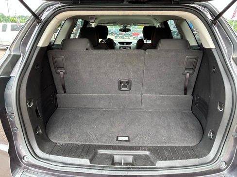 Used 2015 Chevrolet Traverse LT w/ Style and Technology Package FWD image 18