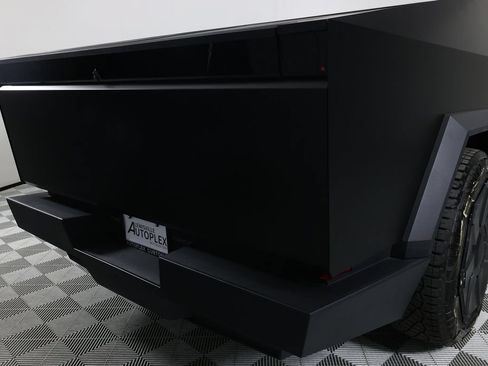 Used 2024 Tesla Cybertruck AWD Crew Cab image 39