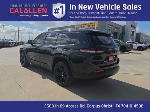 Used 2024 Jeep Grand Cherokee L Limited w/ Black Appearance Package AWD/4WD image 12