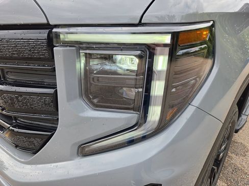 Used 2024 GMC Sierra 1500 Elevation AWD/4WD image 9