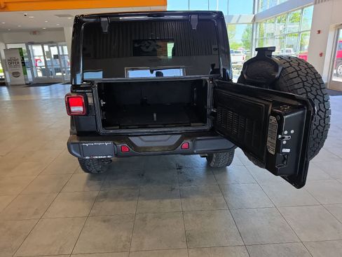 Used 2023 Jeep Wrangler Unlimited Sahara AWD/4WD image 30
