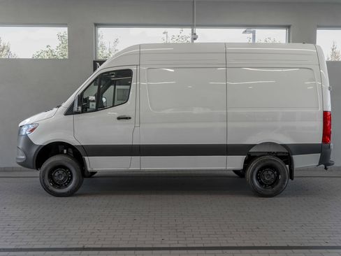 Used 2025 Mercedes-Benz Sprinter 2500 image 2