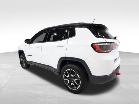 Used 2025 Jeep Compass Trailhawk AWD/4WD image 2