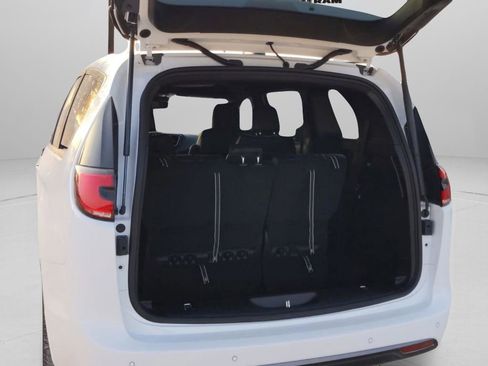 New 2026 Chrysler Pacifica Select image 25