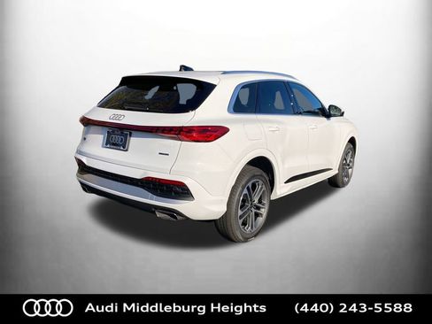 Used 2025 Audi Q5 Premium w/ Convenience Package image 9
