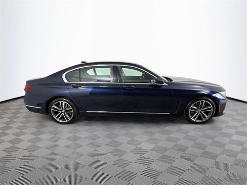 Used 2021 BMW 750i xDrive w/ Executive Package image 9