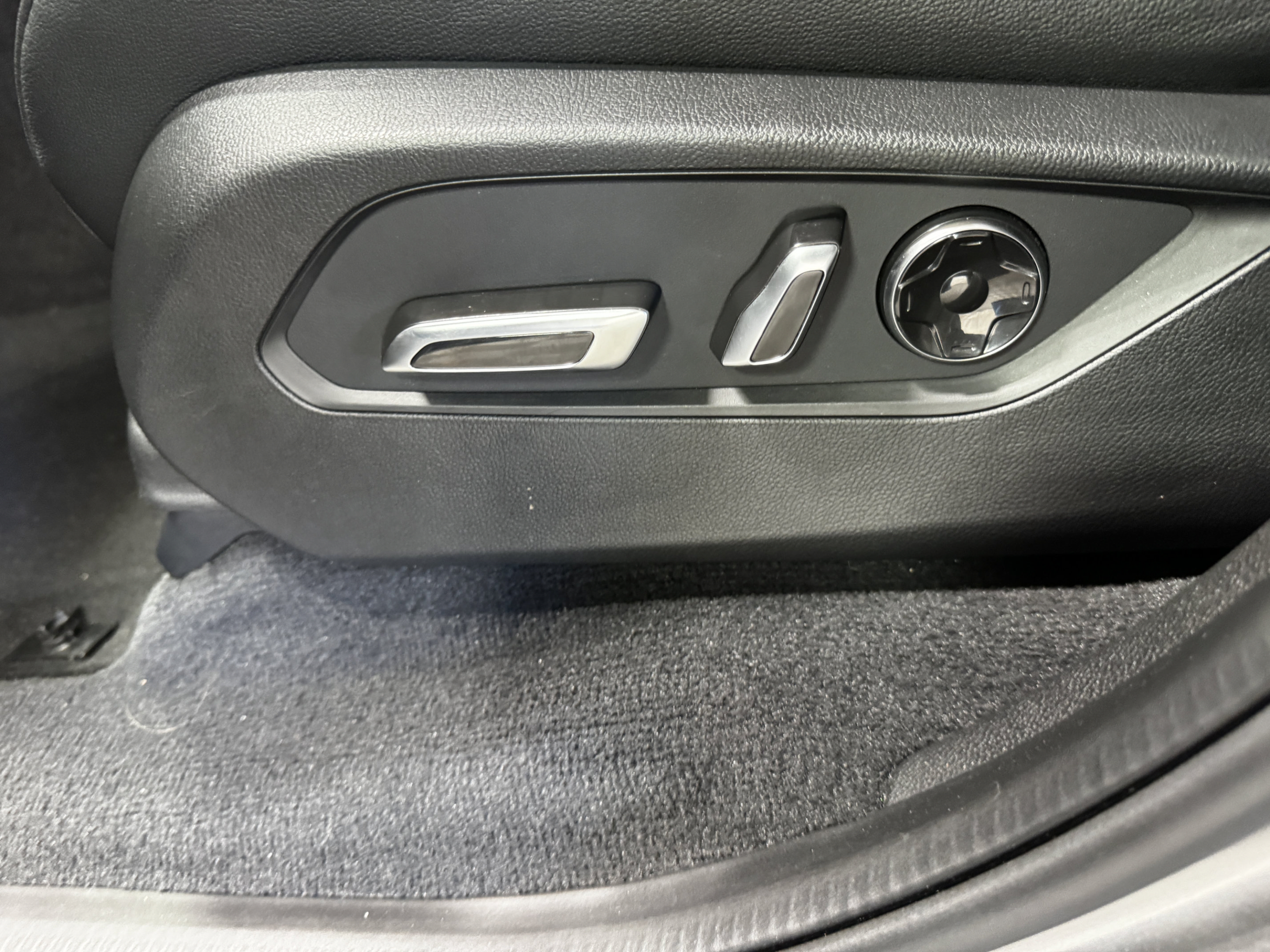 Used 2026 Acura MDX FWD image 31