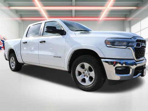 Used 2025 RAM 1500 Big Horn AWD/4WD image 4