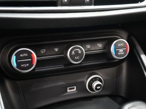 Used 2018 Alfa Romeo Stelvio AWD image 26