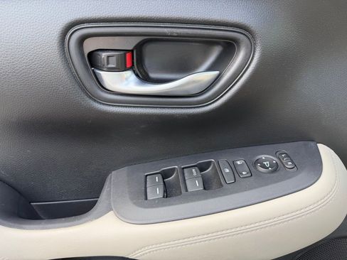 Used 2023 Honda HR-V LX image 15