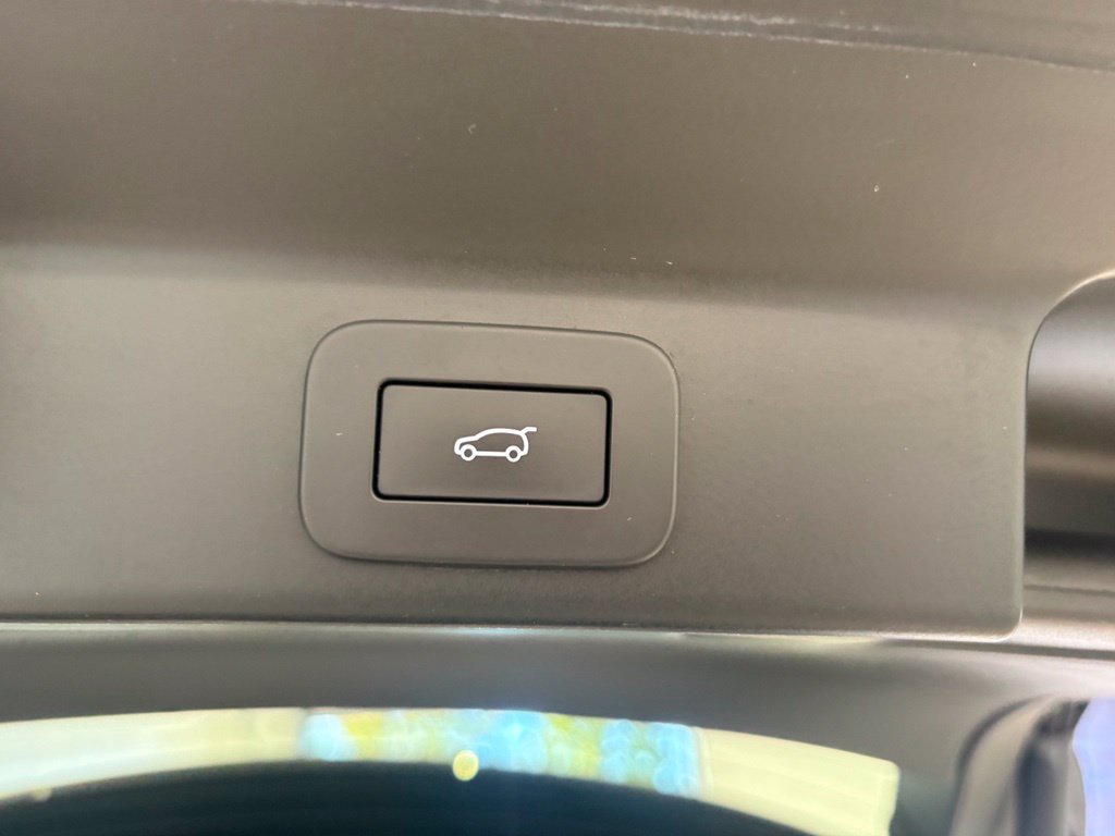 Used 2023 Jaguar F-PACE R-Dynamic S AWD/4WD image 21