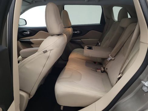 Used 2019 Jeep Cherokee Latitude w/ Popular Appearance Group FWD image 18