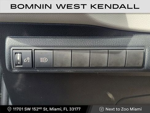 Used 2021 Toyota Corolla LE image 19