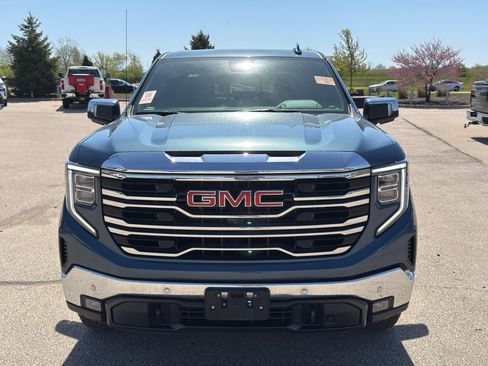 Used 2024 GMC Sierra 1500 SLT w/ SLT Premium Plus Package AWD/4WD image 9