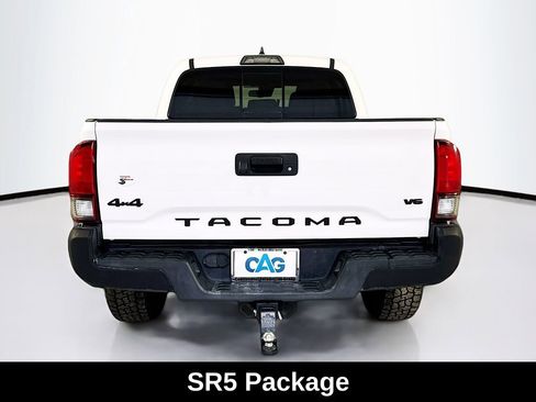 Used 2018 Toyota Tacoma SR5 AWD/4WD image 6
