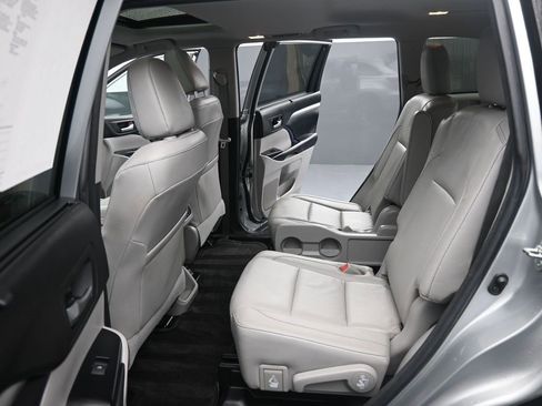 Certified 2018 Toyota Highlander XLE image 16