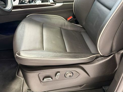 Certified 2025 Cadillac Escalade ESV Premium Luxury image 20