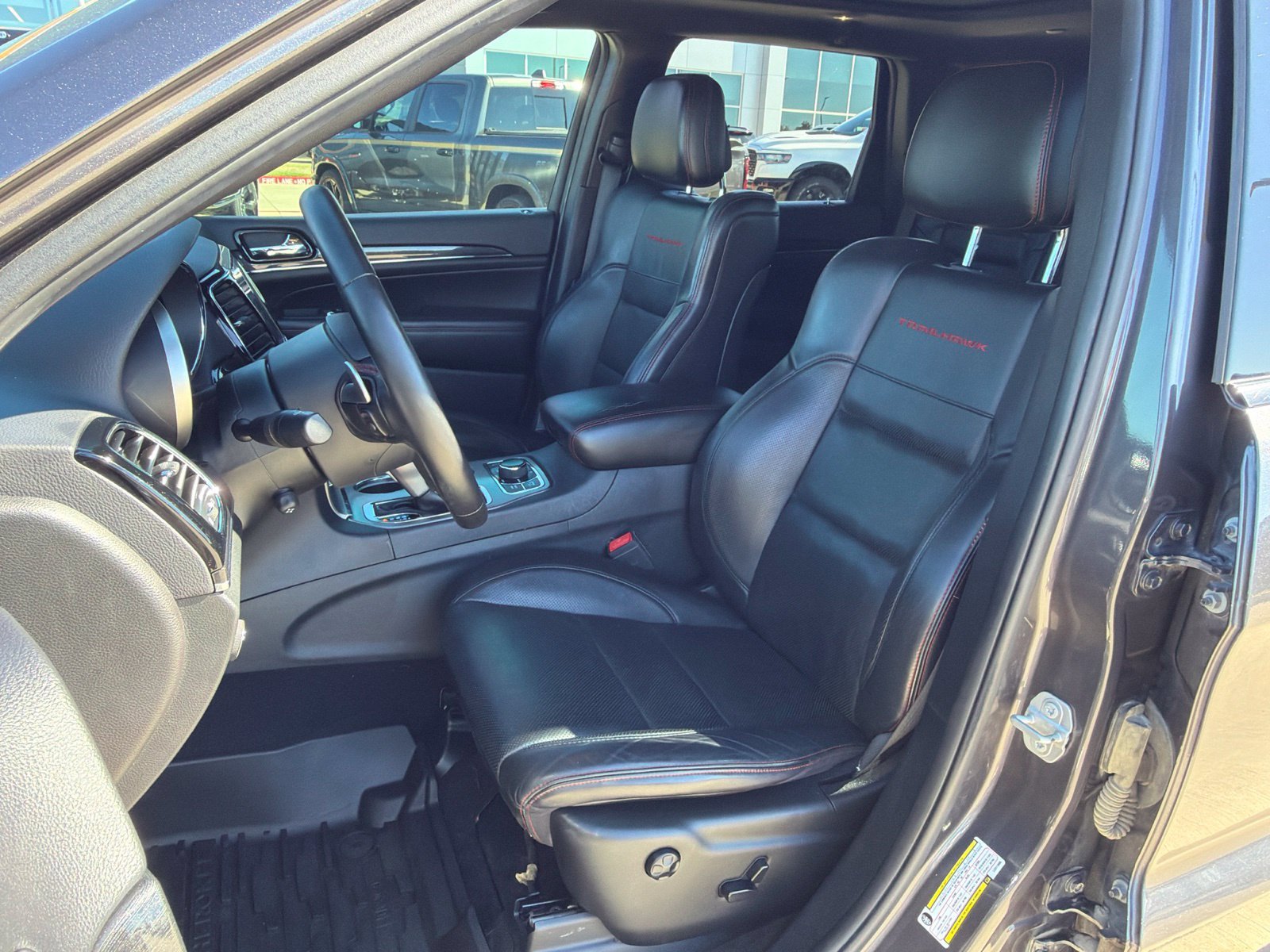 Used 2020 Jeep Grand Cherokee Trailhawk w/ Trailhawk Luxury Group AWD/4WD image 14