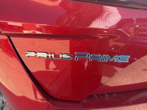 Used 2018 Toyota Prius Prime Premium image 15