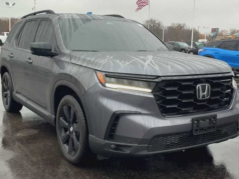 Used 2025 Honda Pilot Black Edition image 8